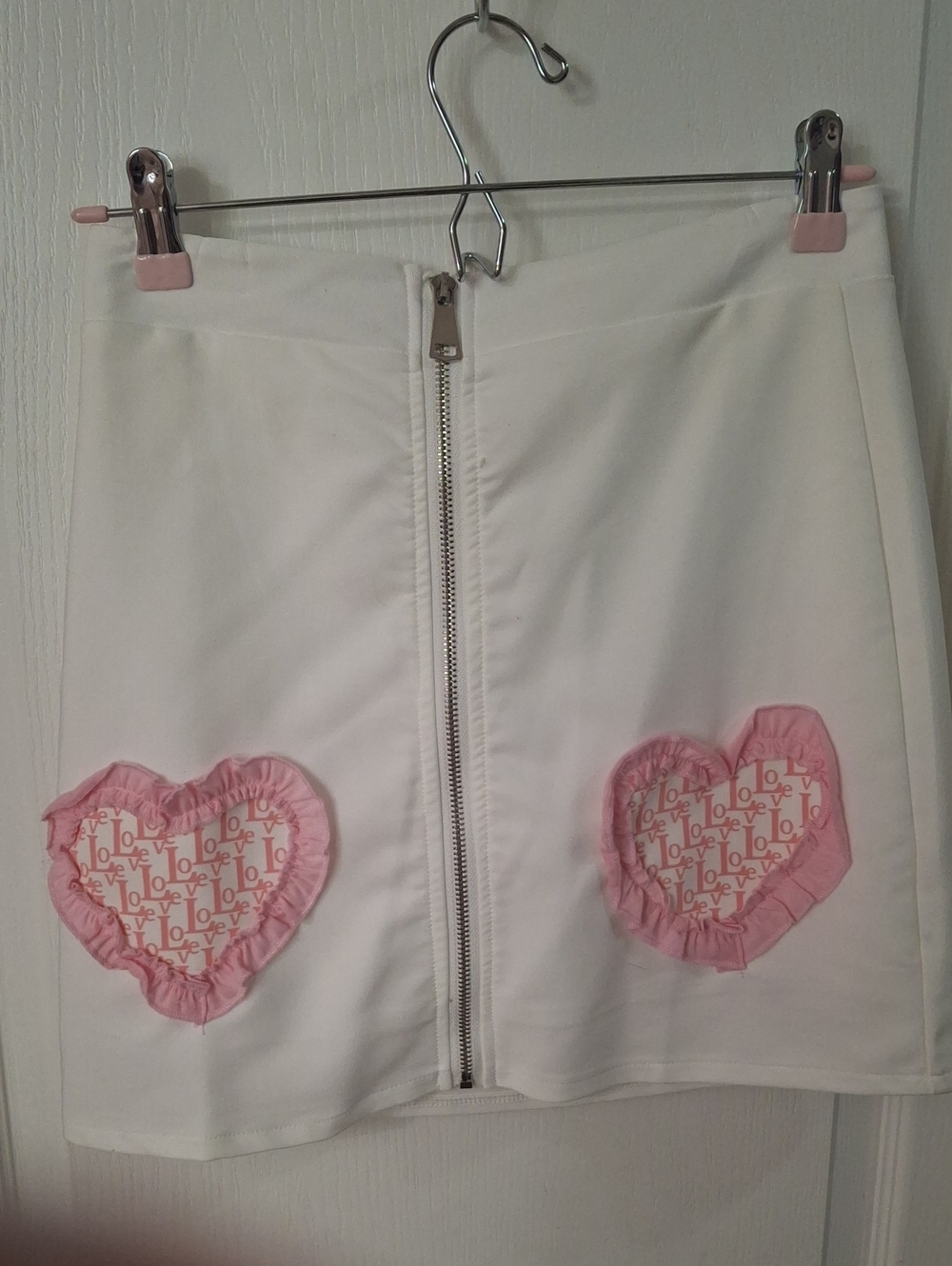 White Mini Skirt with Pink Heart Patches   NWOT    Size S